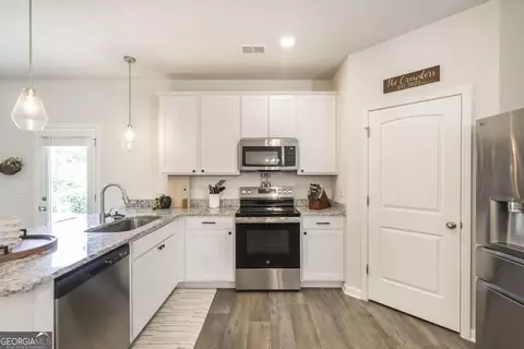 Kitchen - 111 Corn Field Cir, Perry, GA 31069 photo 1 of 3