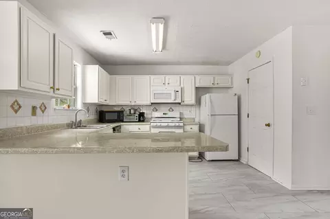 Kitchen - 1664 Bennett Dr, Mcdonough, GA 30253 photo 2 of 2