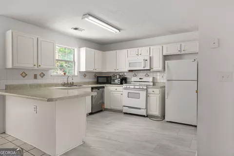 Kitchen - 1664 Bennett Dr, Mcdonough, GA 30253 photo 1 of 2