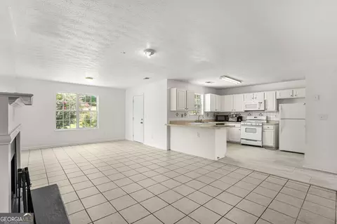 Living - 1664 Bennett Dr, Mcdonough, GA 30253 photo 2 of 6