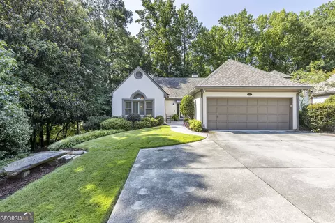 450 Greenlaurel Dr NE, Sandy Springs, GA 30342
