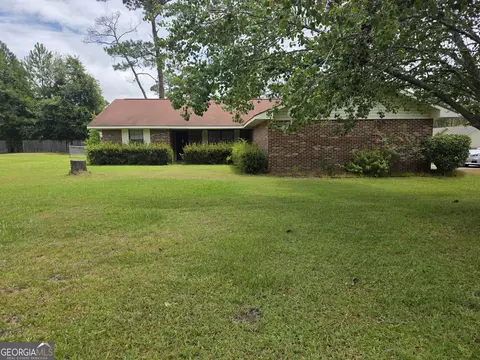 227 Colonial Dr, Baxley, GA 31513