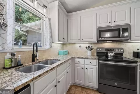 Kitchen - 2301 Matt Michell Ln, Monroe, GA 30655 photo 4 of 4