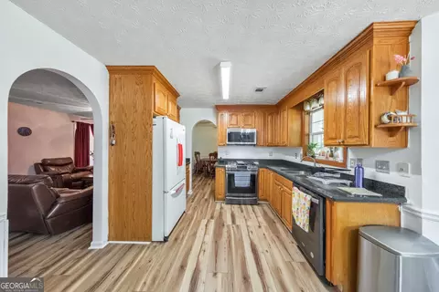 Kitchen - 1675 Round Rd, Grayson, GA 30017 photo 4 of 4