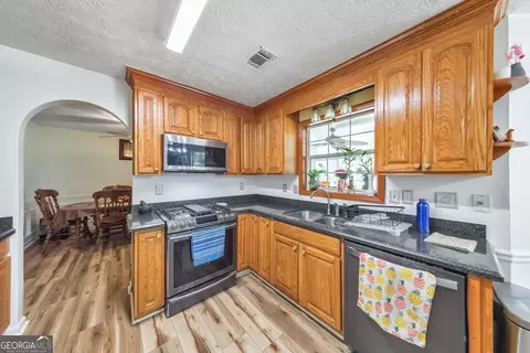 Kitchen - 1675 Round Rd, Grayson, GA 30017 photo 2 of 4