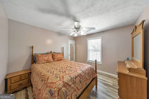 Bedroom - 1675 Round Rd, Grayson, GA 30017 photo 5 of 8