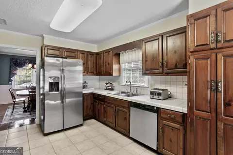 Kitchen - 5 Shadowbrook Dr SE, Rome, GA 30161 photo 1 of 4