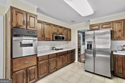 Kitchen - 5 Shadowbrook Dr SE, Rome, GA 30161 photo 2 of 4