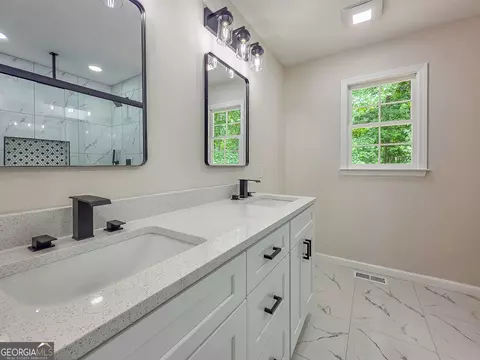 Bath - 265 Deep Step Rd, Covington, GA 30014 photo 3 of 5