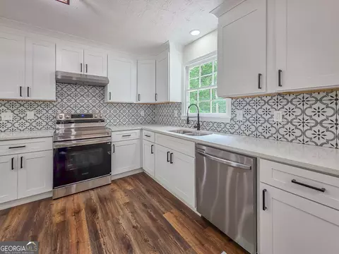 Kitchen - 265 Deep Step Rd, Covington, GA 30014 photo 4 of 4