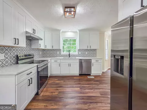 Kitchen - 265 Deep Step Rd, Covington, GA 30014 photo 2 of 4