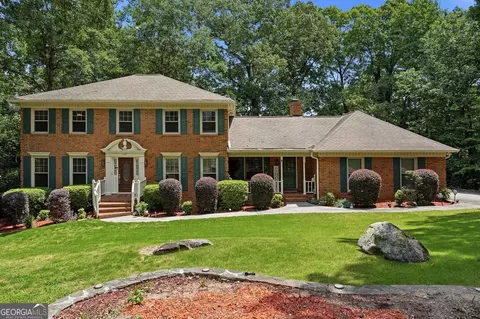 5027 Castlewood Dr SW, Lilburn, GA 30047
