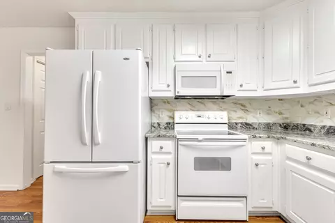 Kitchen - 112 Ashwood Trce, Hampton, GA 30228 photo 3 of 4