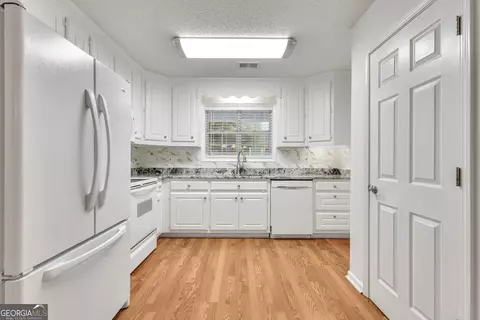 Kitchen - 112 Ashwood Trce, Hampton, GA 30228 photo 1 of 4