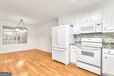 Kitchen - 112 Ashwood Trce, Hampton, GA 30228 photo 4 of 4