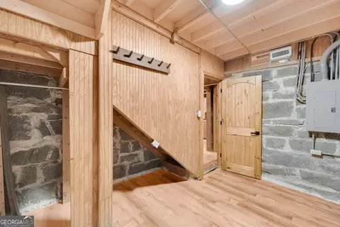 Entry Way - 4305 Yonah Dam Rd, Toccoa, GA 30577 photo 3 of 10
