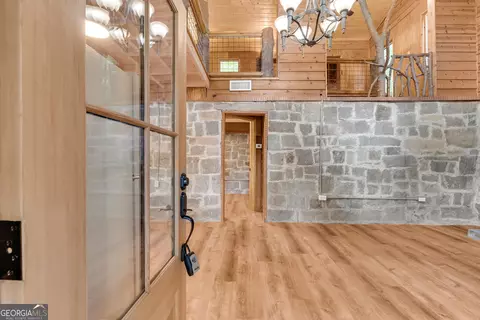 Entry Way - 4305 Yonah Dam Rd, Toccoa, GA 30577 photo 1 of 10