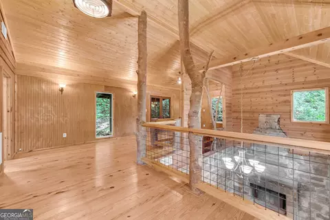 Entry Way - 4305 Yonah Dam Rd, Toccoa, GA 30577 photo 7 of 10