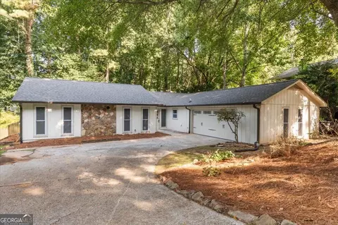 9570 Hillside Dr, Roswell, GA 30076