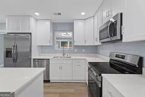 Kitchen - 2855 Haddon Dr, Rex, GA 30273 photo 2 of 3