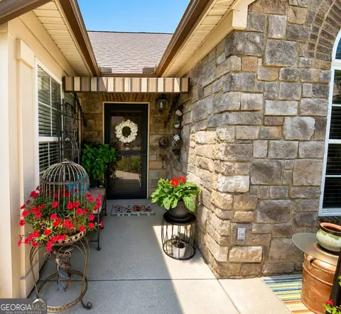 Exterior - 1663 Sedgefield Dr, Ooltewah, TN 37363 photo 3 of 7