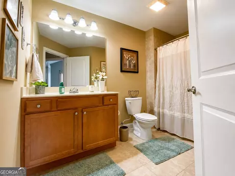 Bath - 1663 Sedgefield Dr, Ooltewah, TN 37363 photo 1 of 3