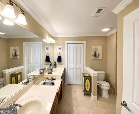 Bath - 1663 Sedgefield Dr, Ooltewah, TN 37363 photo 3 of 3