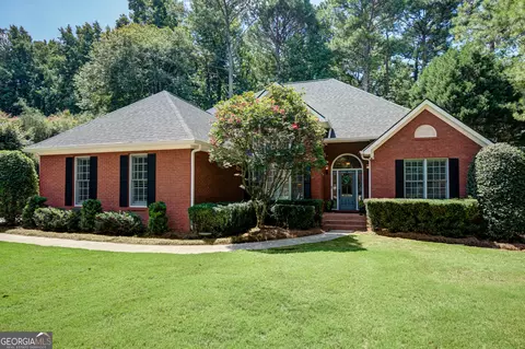 40 Shoreline Dr, Newnan, GA 30263