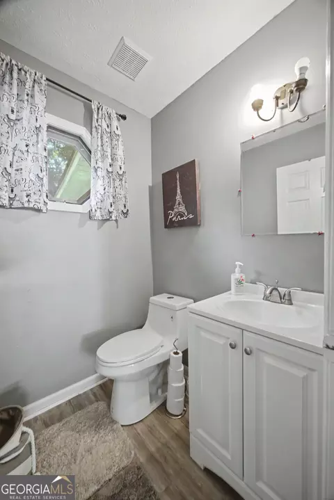 Bath - 812 Wright Dr, Columbus, GA 31907 photo 2 of 2