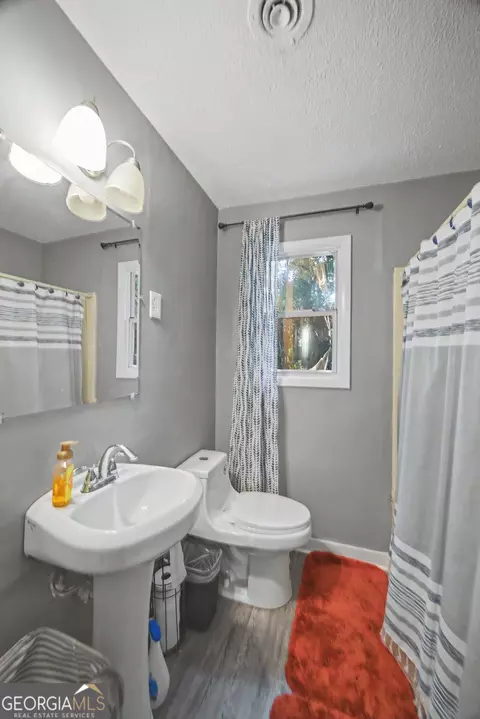 Bath - 812 Wright Dr, Columbus, GA 31907 photo 1 of 2
