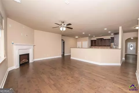 Living - 212 Chrisopher Luke Cir, Perry, GA 31069 photo 2 of 7