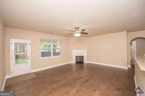 Living - 212 Chrisopher Luke Cir, Perry, GA 31069 photo 5 of 7