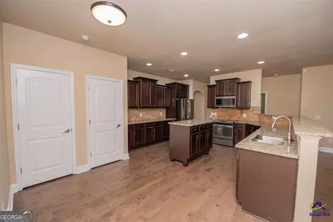 Entry Way - 212 Chrisopher Luke Cir, Perry, GA 31069 photo 5 of 12
