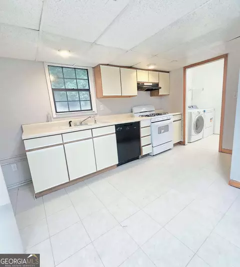 Kitchen - 2633 Seneca Trl, Duluth, GA 30096 photo 4 of 4