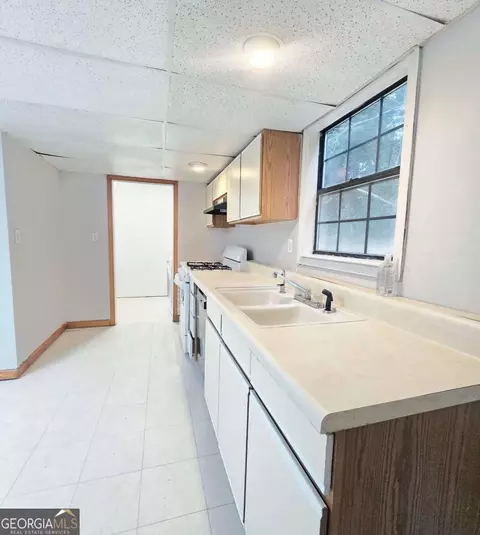 Kitchen - 2633 Seneca Trl, Duluth, GA 30096 photo 3 of 4