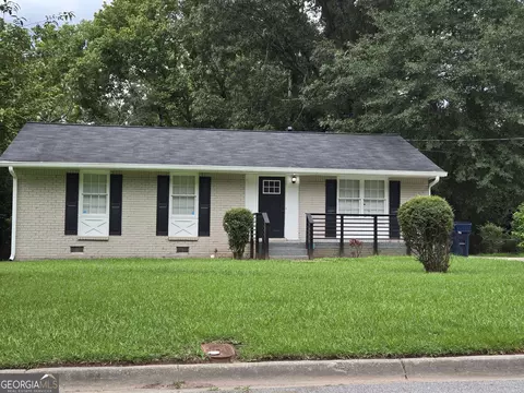2668 Beacon Dr, College Park, GA 30349