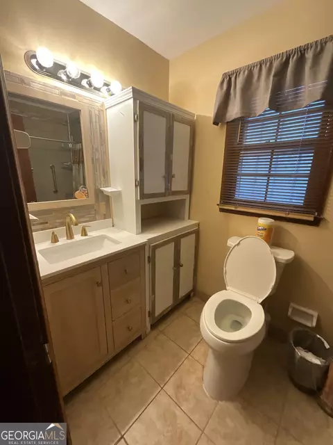 Bath - 6545 Katie Ln, Morrow, GA 30260 photo 3 of 4