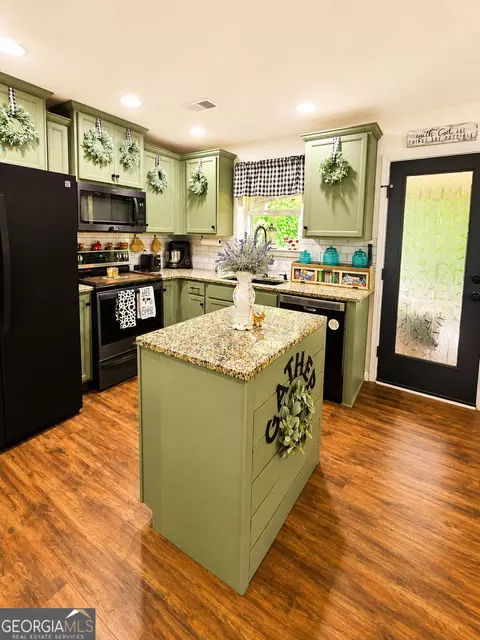 Kitchen - 279 Stane Brook Ct, Jackson, GA 30233 photo 1 of 2