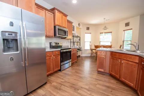 Kitchen - 244 Morrison Trl, Hampton, GA 30228 photo 2 of 3