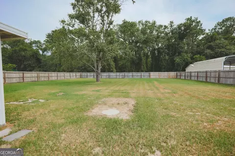 Exterior - 4063 Meadow Cir, Blackshear, GA 31516 photo 4 of 5