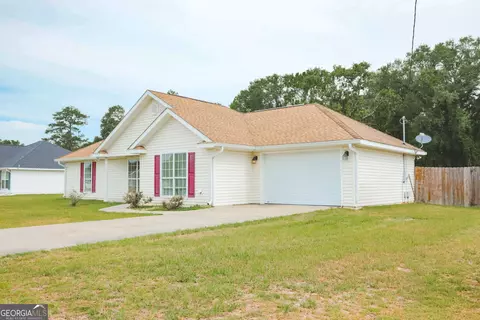 Exterior - 4063 Meadow Cir, Blackshear, GA 31516 photo 2 of 5