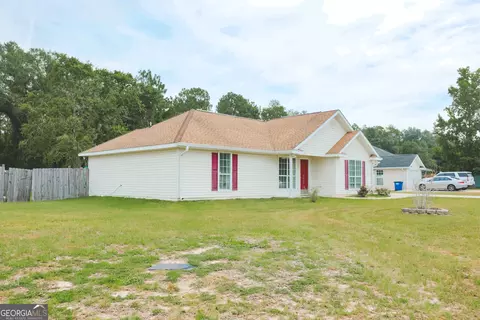 Exterior - 4063 Meadow Cir, Blackshear, GA 31516 photo 3 of 5