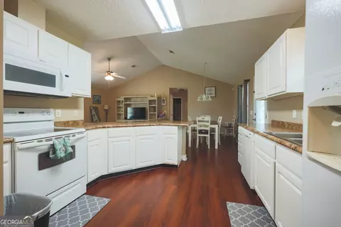 Kitchen - 4063 Meadow Cir, Blackshear, GA 31516 photo 1 of 1