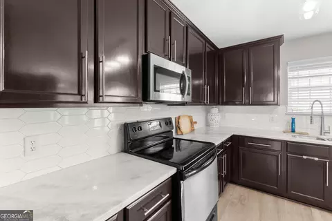 Kitchen - 502 Timberwind Dr, Byron, GA 31008 photo 6 of 7