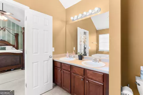 Bath - 502 Timberwind Dr, Byron, GA 31008 photo 5 of 7
