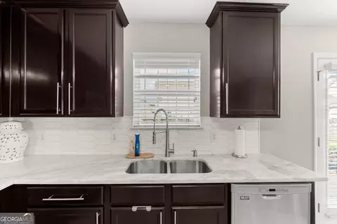 Kitchen - 502 Timberwind Dr, Byron, GA 31008 photo 4 of 7
