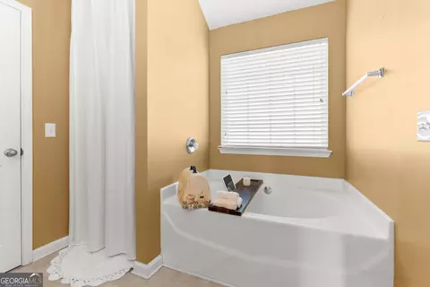 Bath - 502 Timberwind Dr, Byron, GA 31008 photo 6 of 7