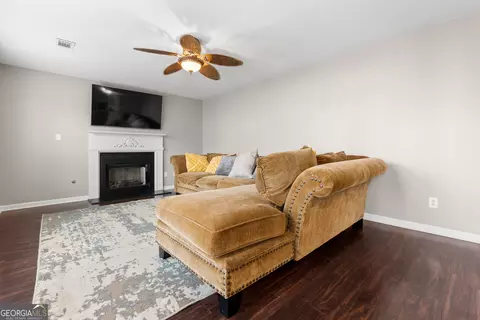 Living - 502 Timberwind Dr, Byron, GA 31008 photo 1 of 2
