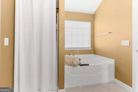 Bath - 502 Timberwind Dr, Byron, GA 31008 photo 3 of 7