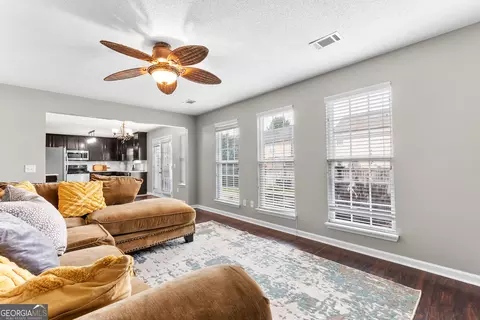 Living - 502 Timberwind Dr, Byron, GA 31008 photo 2 of 2